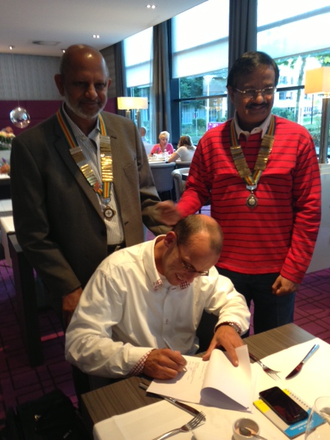 Meeting_20130904_signing