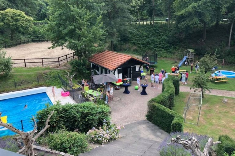 33700477-42D4-4397-8AB8-024D1E339C54