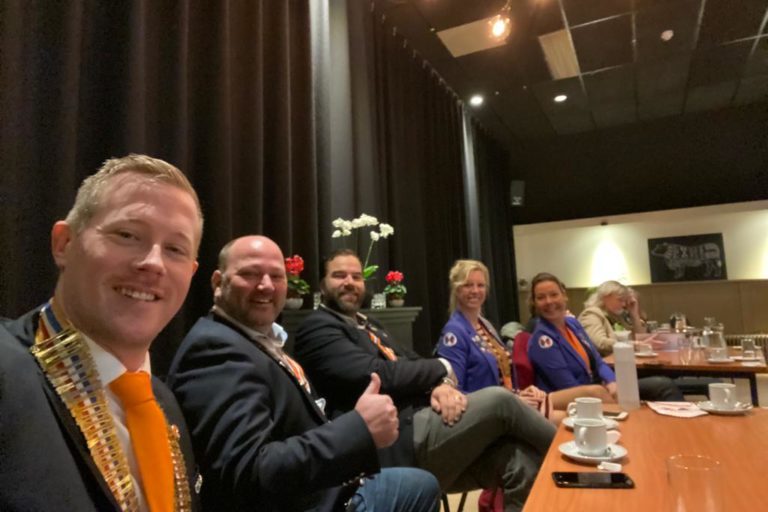 3F49727C-6BAF-40E6-854F-A8CF121BAA38